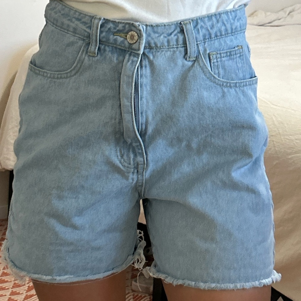 cutest jean shorts / fit like a size 6